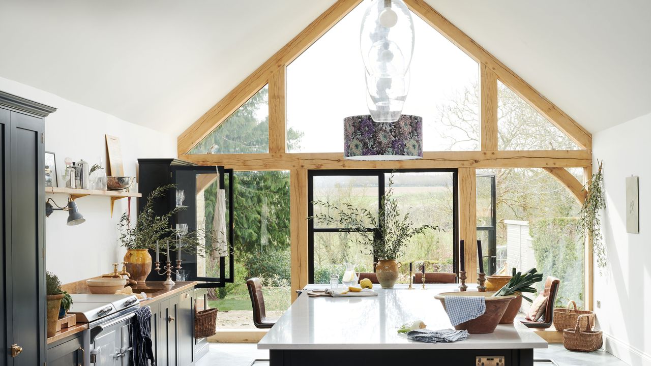 12 Creative Vaulted Ceiling Ideas That Elevate Your Home’s Aesthetic