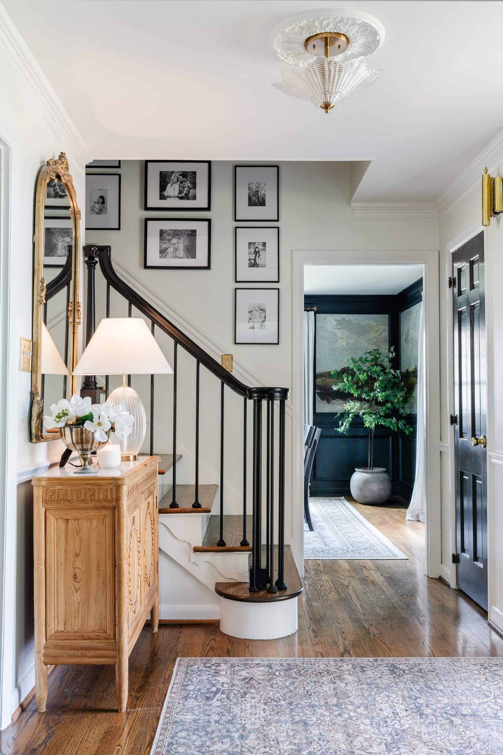 33 Tips and Inspiration for Decorating Foyer House to Make a Great First Impression