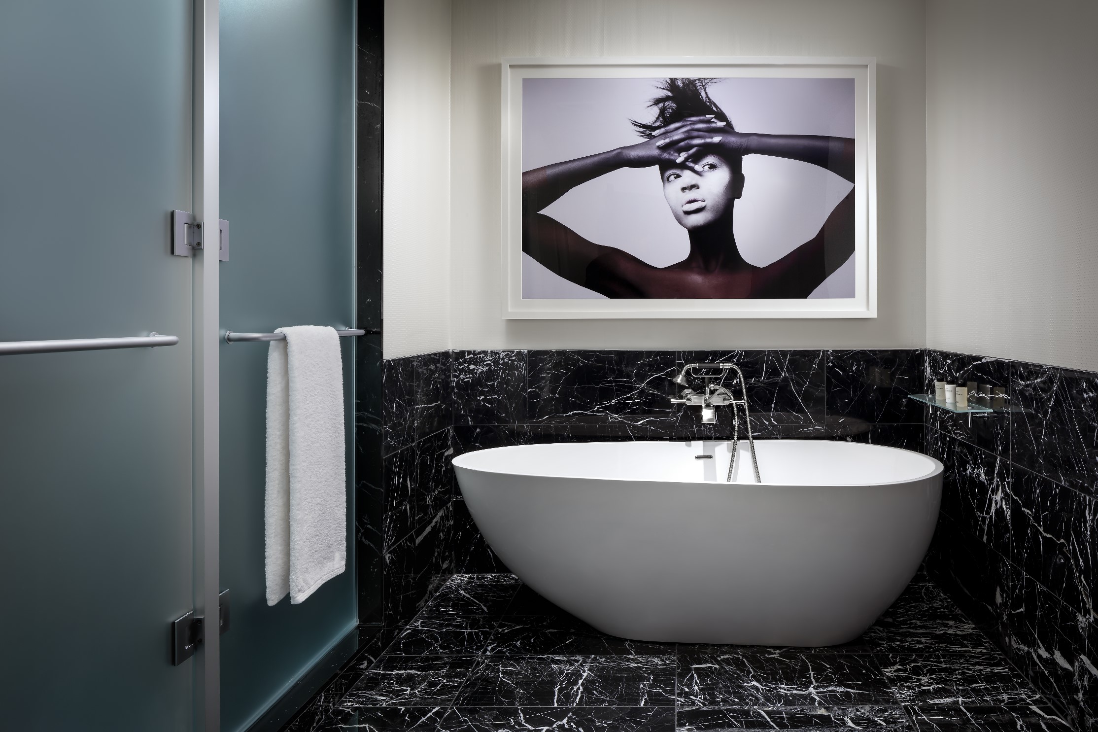 Bisha Hotel Toronto Luxury Bathroom – Canada