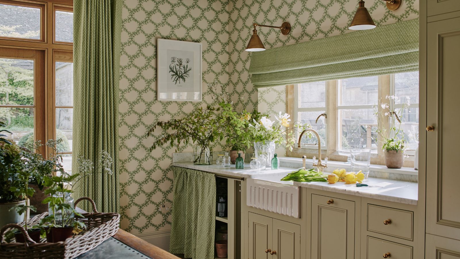DIY Kitchen Sink Window Treatments Easy & Affordable Ideas to Try This Year