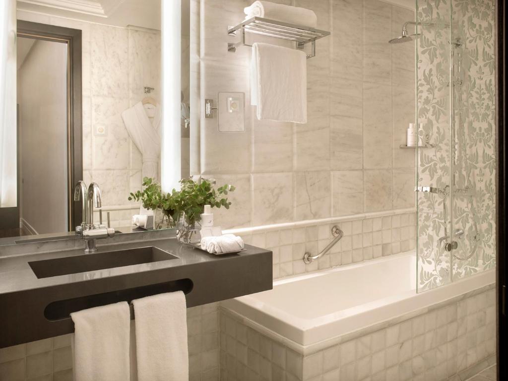 Hotel Único Madrid Luxury Bathroom – Spain