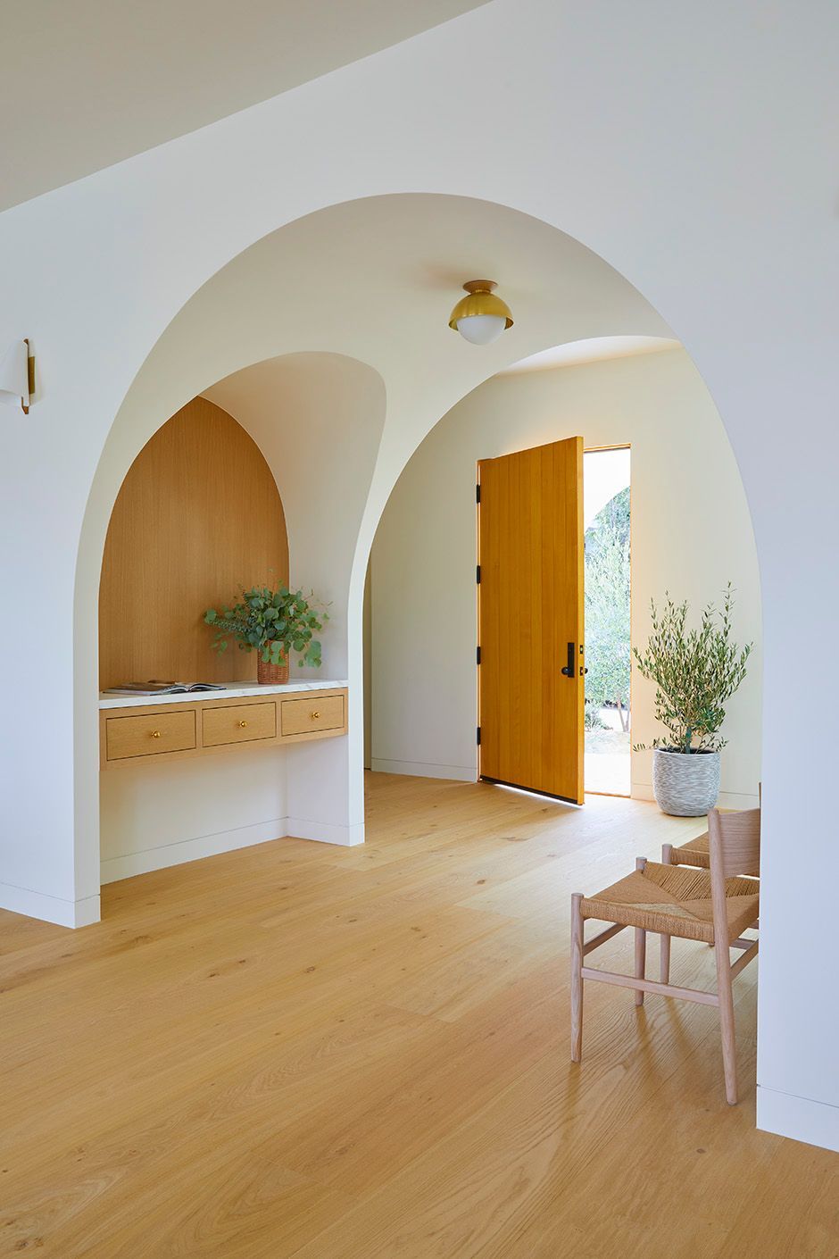 Modern Living Room Arch Wall Decor Ideas Trends & Inspiration for a Chic Home 2025