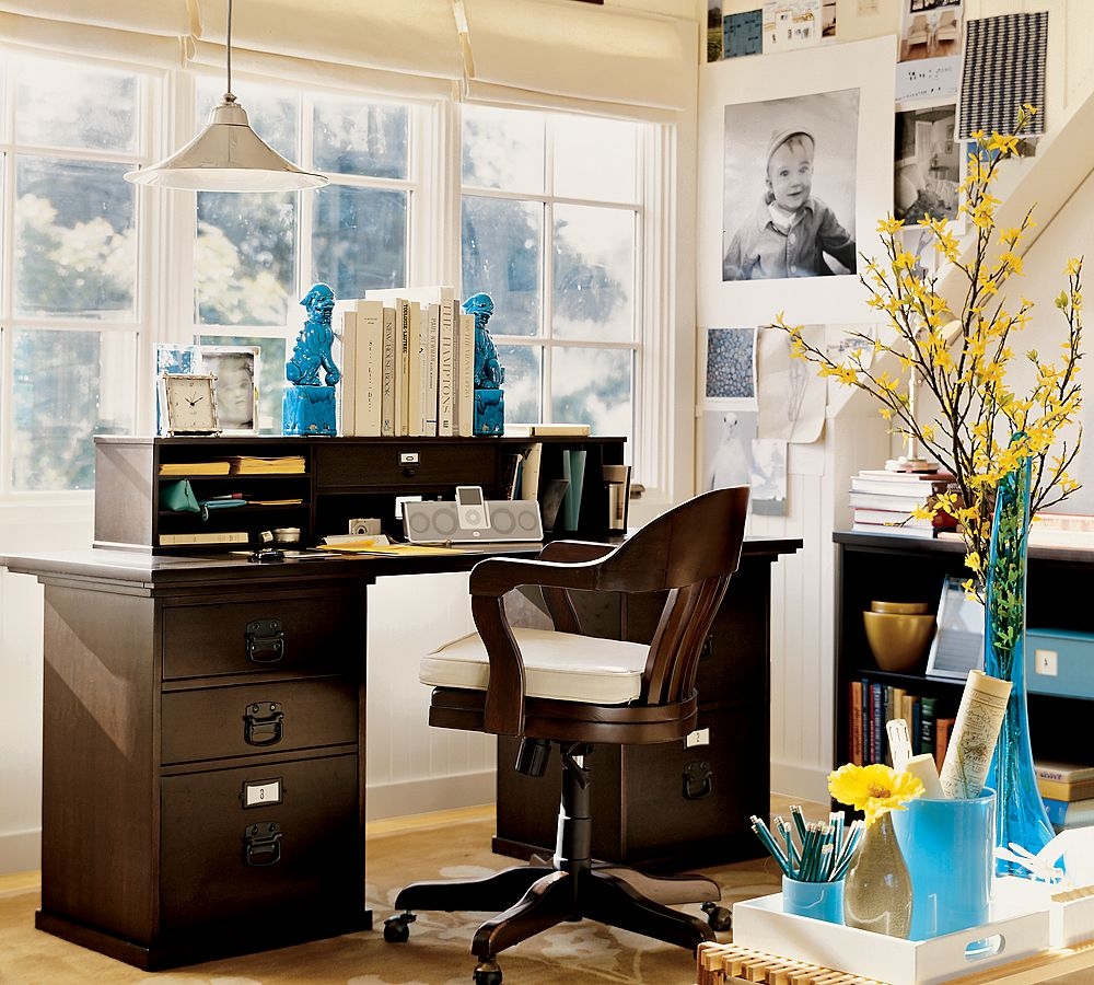 Small Desk, Big Impact: Clever Work Office Desk Decor Ideas for Limited Space [2025]