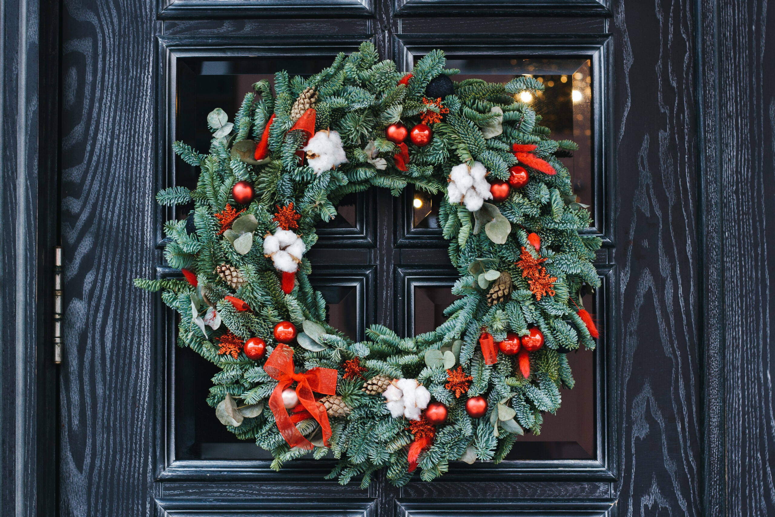 The Ultimate Guide to Decorated Wreaths for Christmas Styles, Materials & Where to Buy