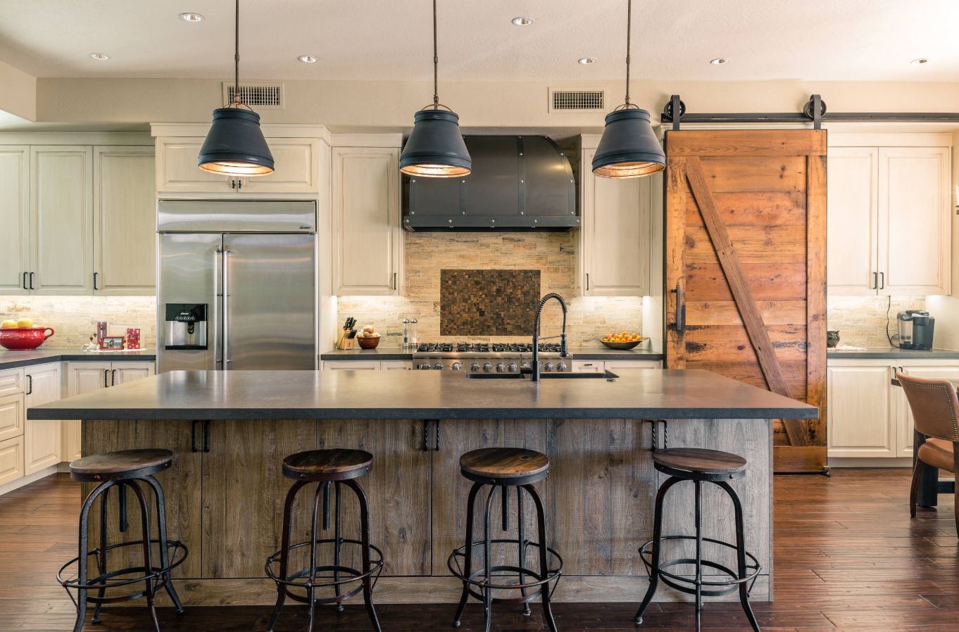 Trending Farmhouse Kitchen Island Lighting, Modern Rustic & Industrial Farmhouse Ideas for 2025