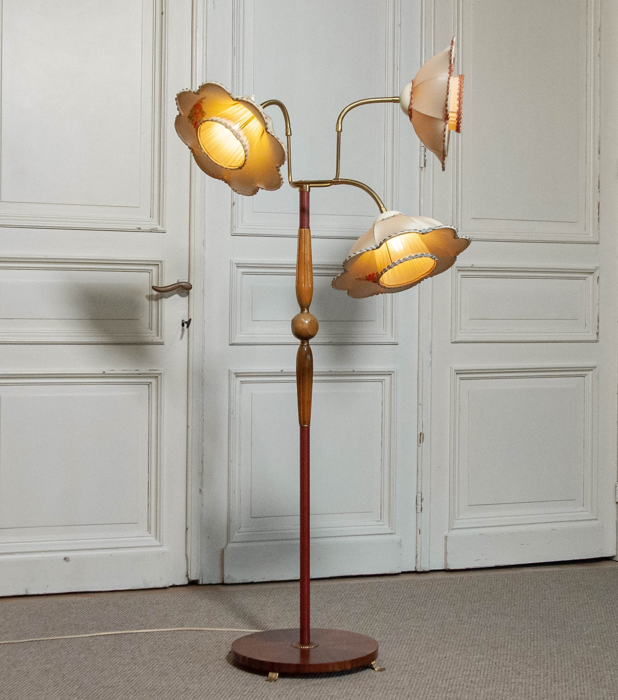 1950s Floor Lamp. The Iconic Mid-Century Statement Piece for Modern Homes