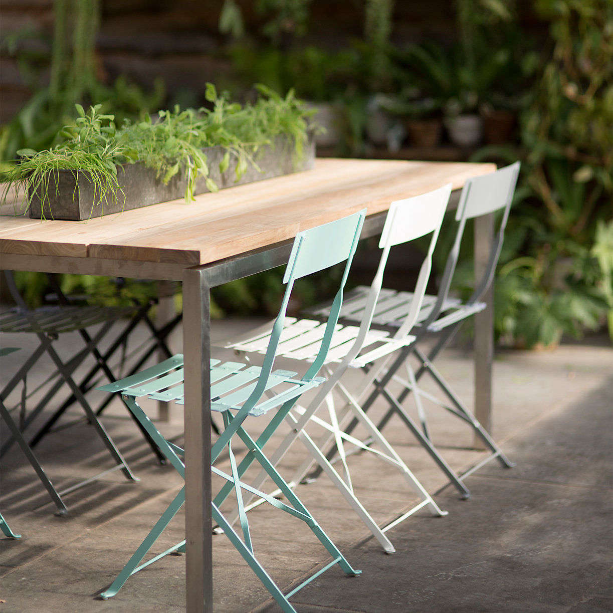Foldable Outdoor Dining Chairs. Durable Materials, Weather Resistance & 2025 Trends