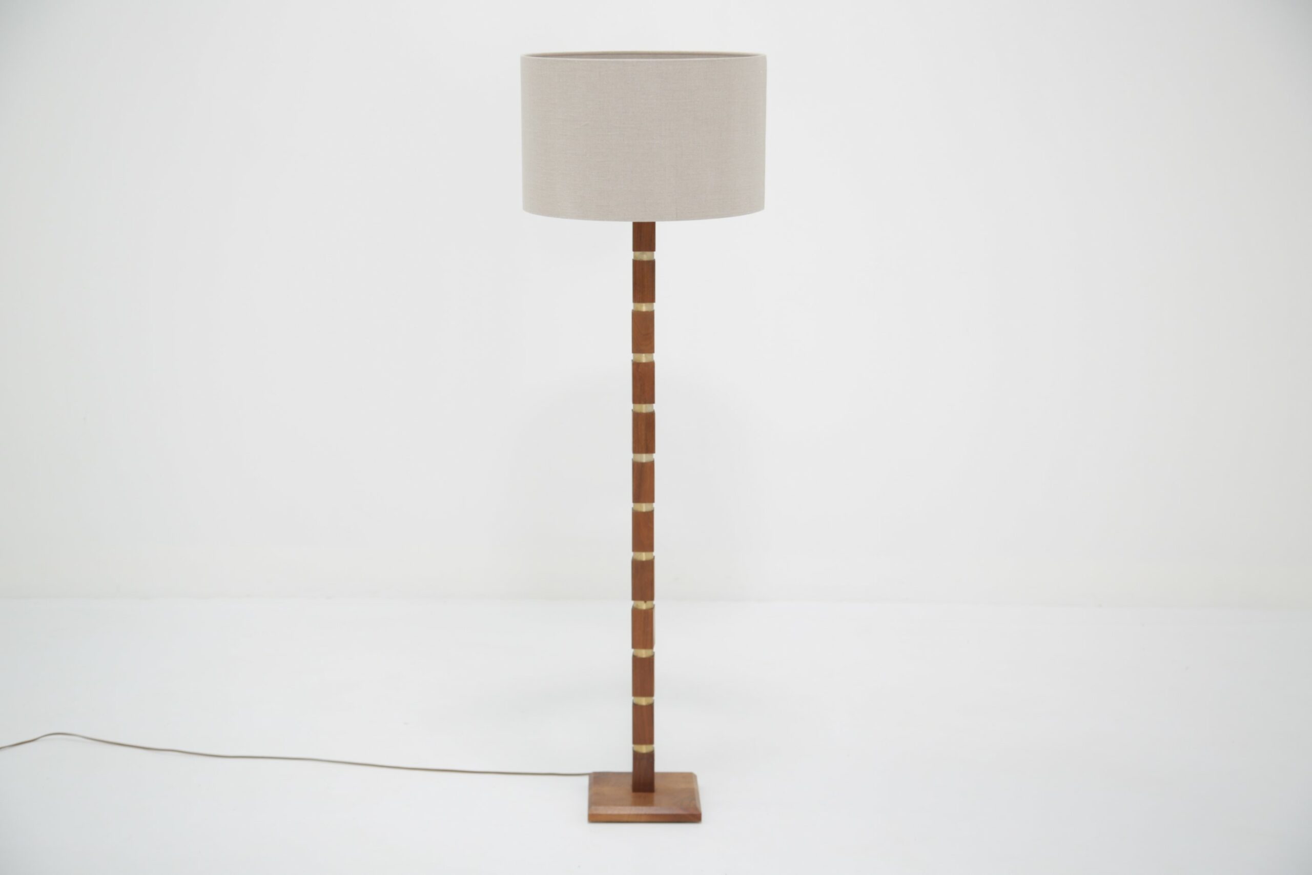 Shop Vintage & Mid-Century 1960s Floor Lamps Online