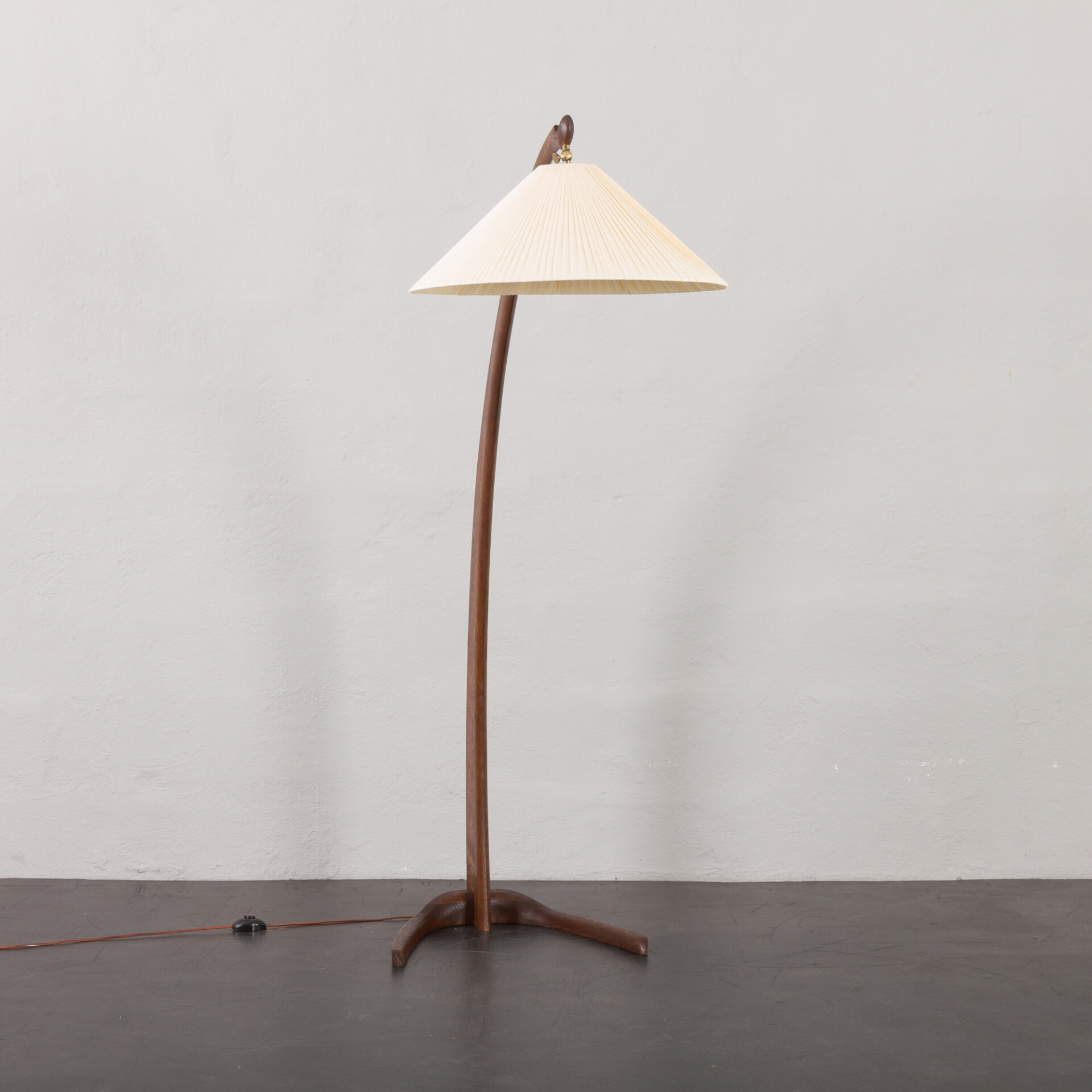 The Collector's Guide to 1960s Floor Lamps (From Arc to Eyeball)