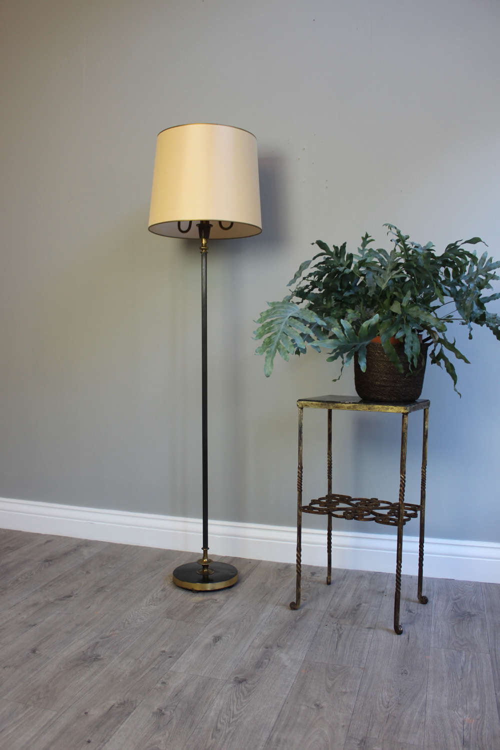 The Ultimate Guide to 1950s Floor Lamp Styles (MCM & Atomic)
