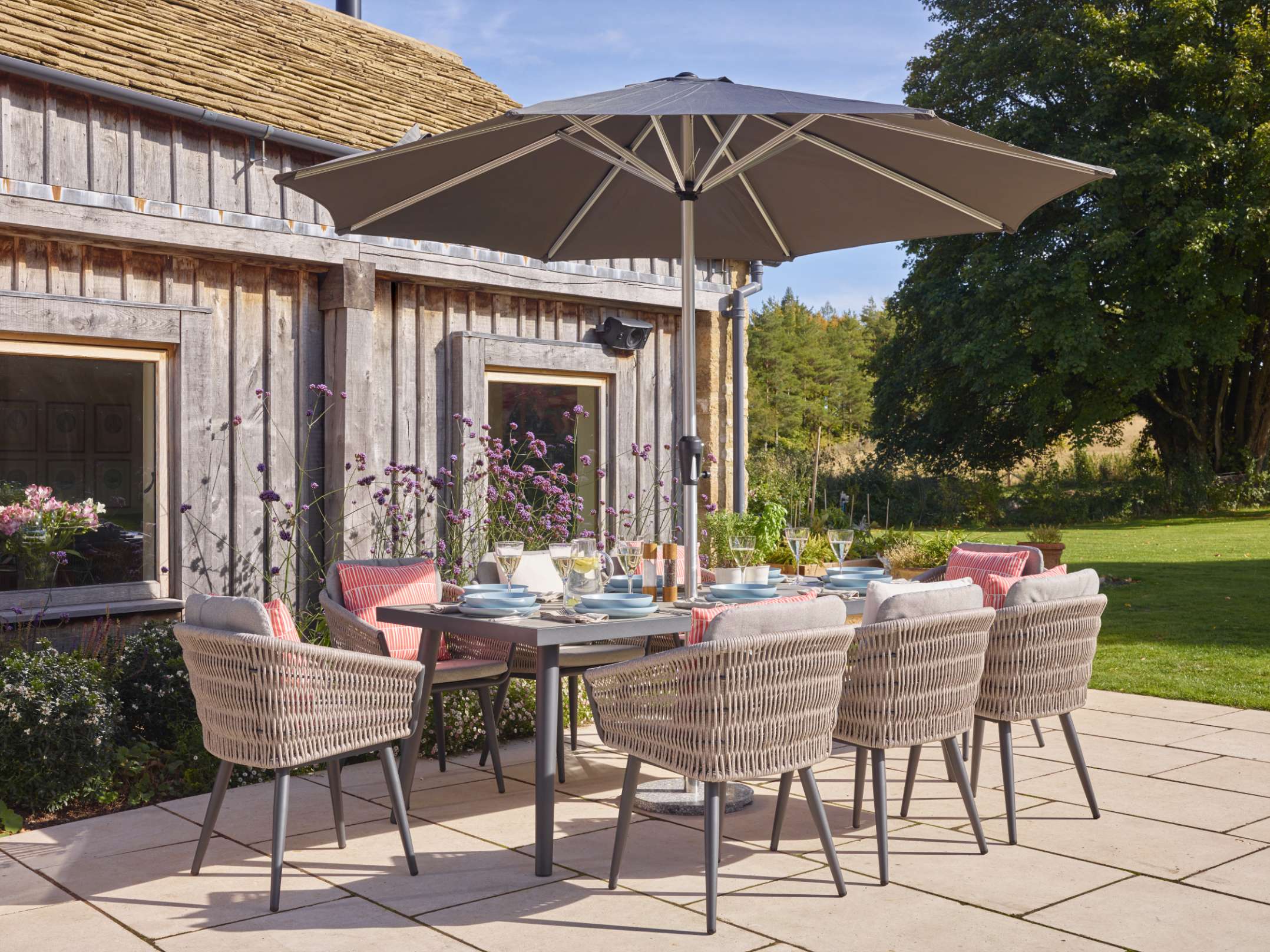 Top-Rated Outdoor Dining Tables and Chairs. Comfort, Quality, and Weather Resistance