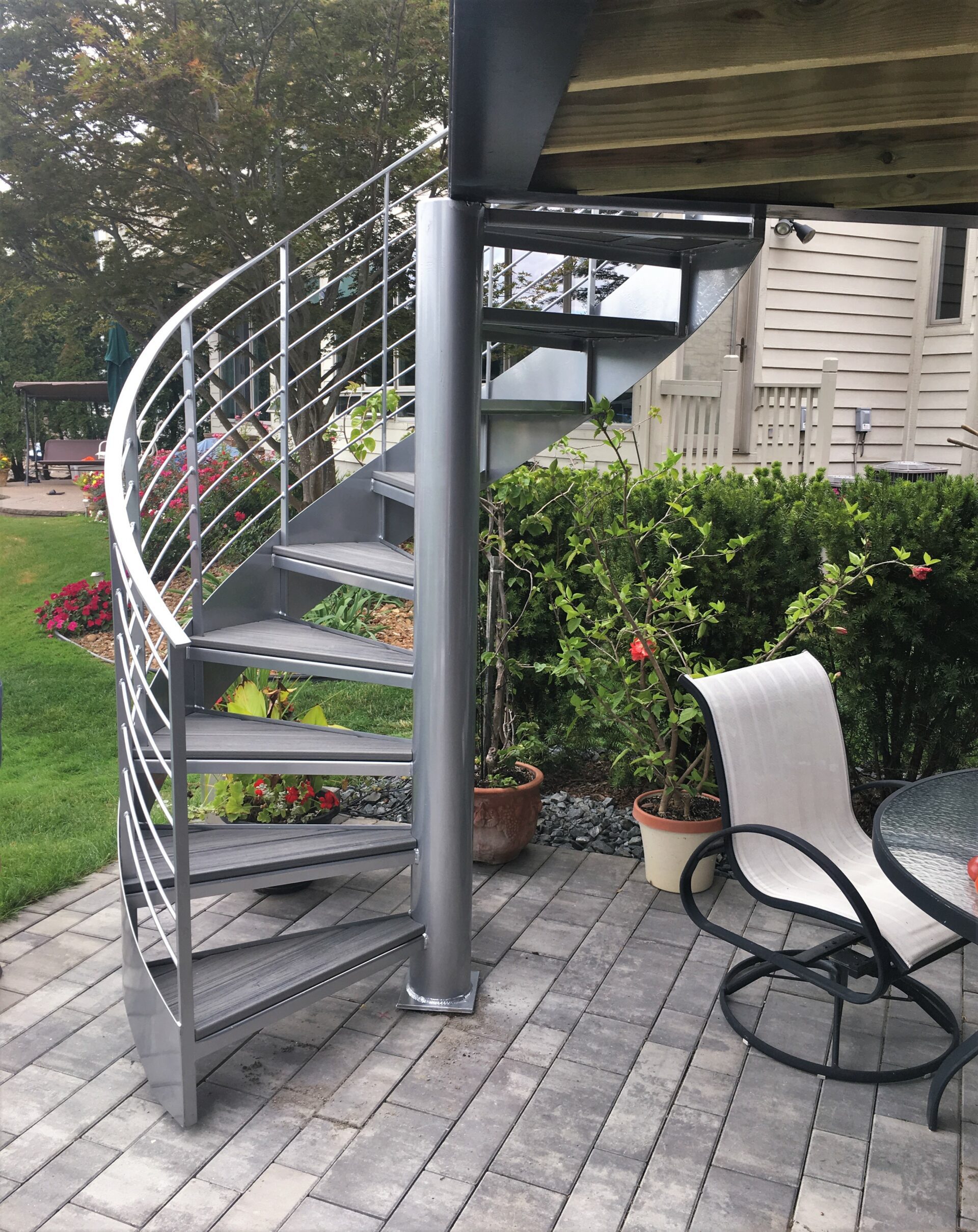 10 Modern Spiral Steel Stairs Design Ideas for Stylish Homes 2025