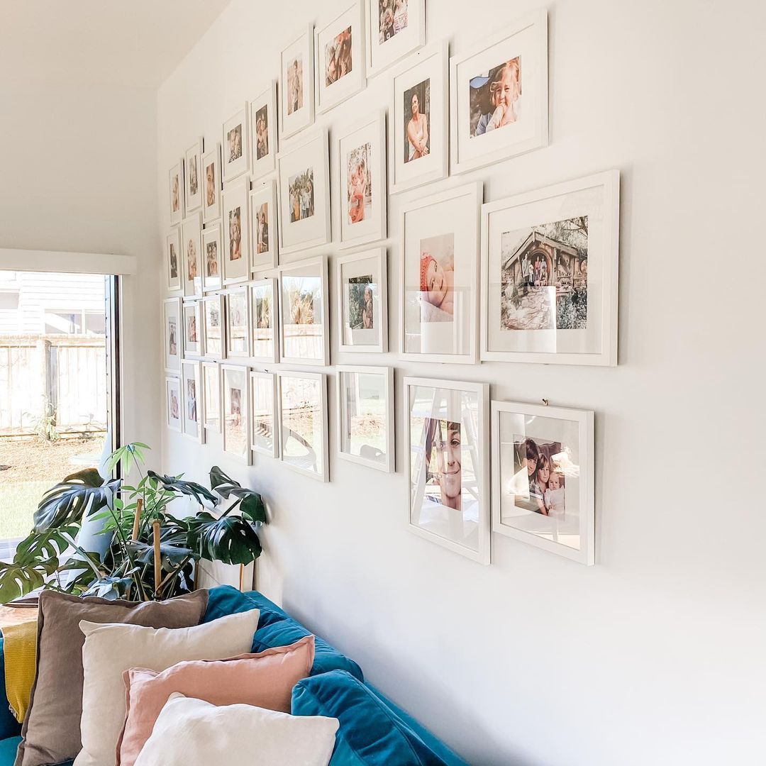 25 Stunning Photo Wall Decor Ideas to Transform Your Space in 2024