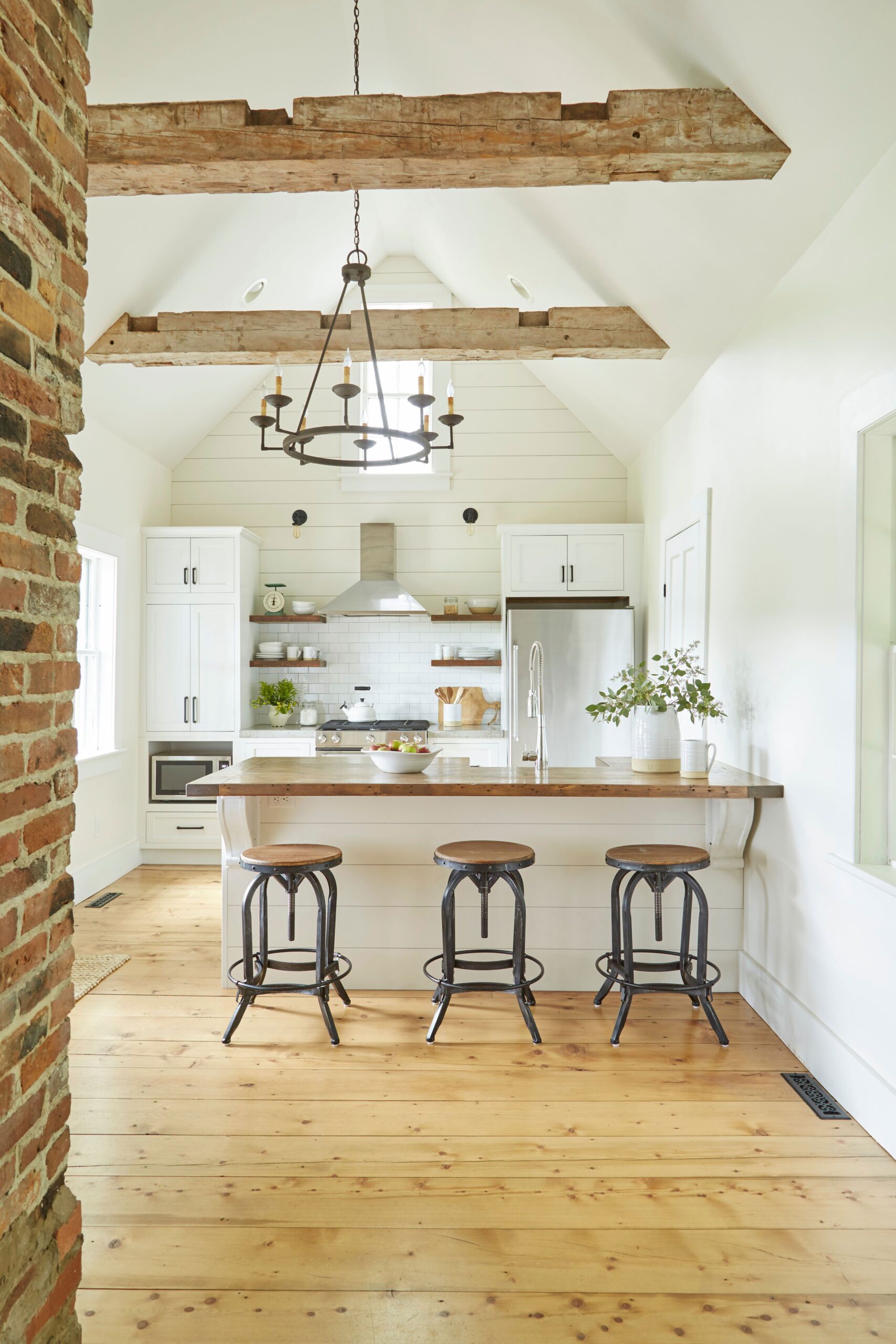 Best Vaulted Ceiling with Beams Ideas – Modern & Rustic Inspirations
