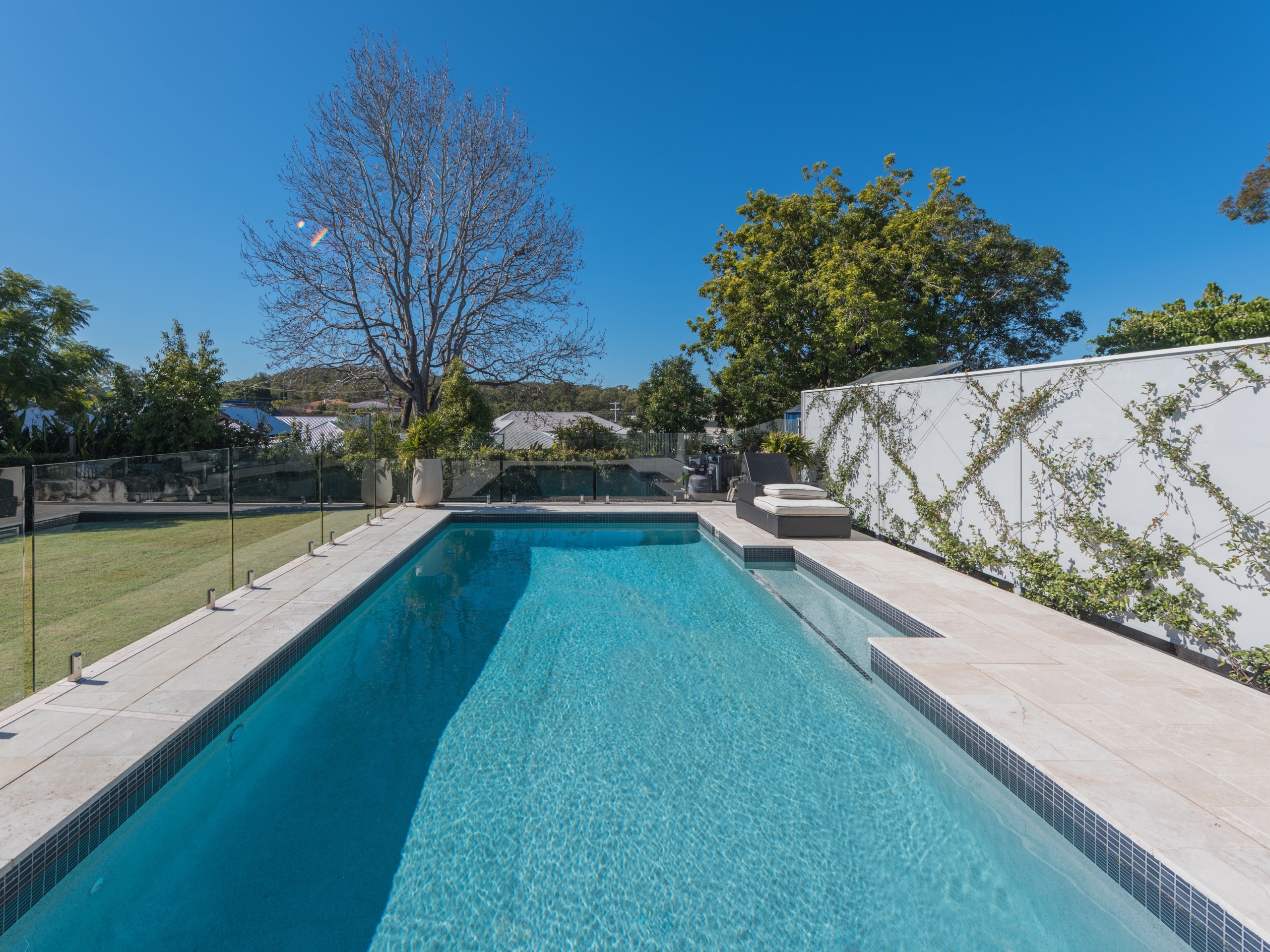 Creative Outdoor Pool Wall Decor, Elevate Your Swimming Area