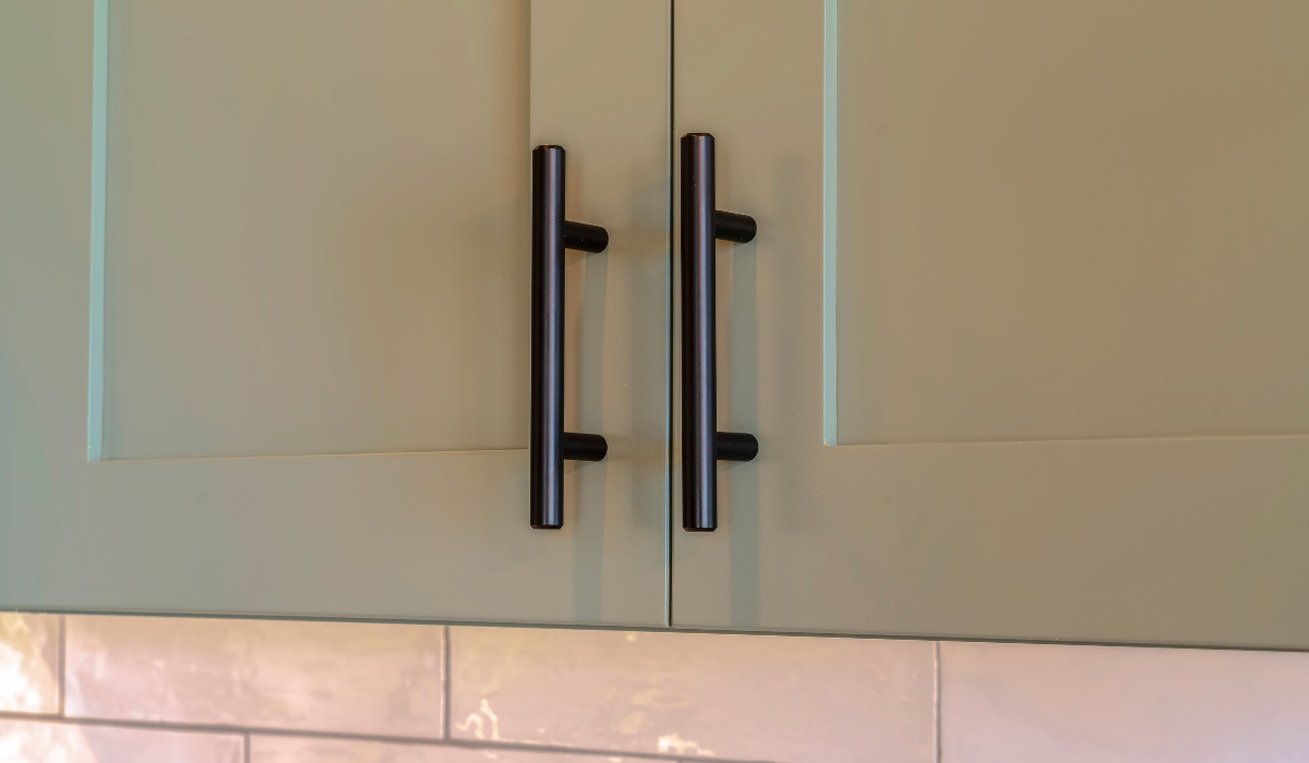 How to Choose the Perfect Black Handles for Kitchen Cabinets