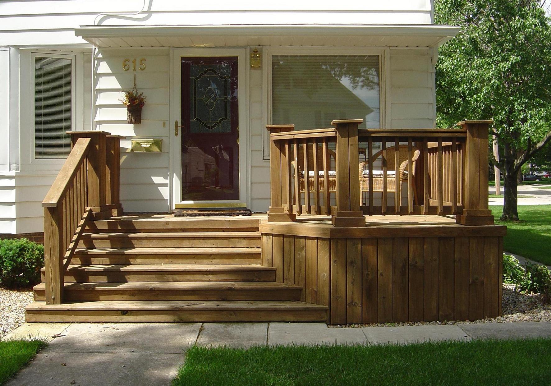 How to Decorate a Front Door Deck – Seasonal & Year-Round Tips