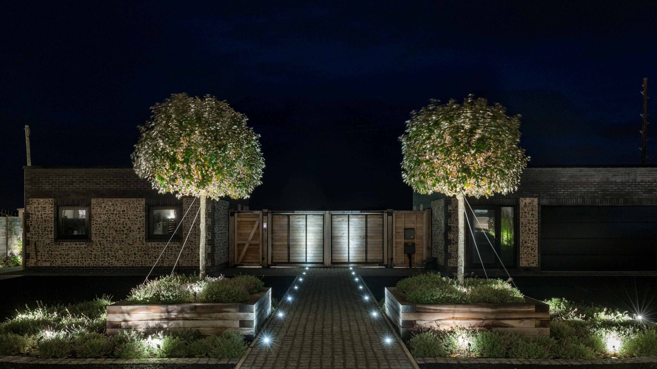 How to Plan the Perfect Landscape Lighting Design in 2024