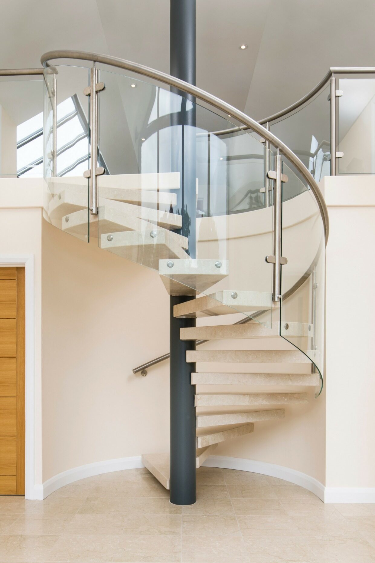 Indoor & Outdoor Spiral Steel Stairs Design Guide (2024 Trends)