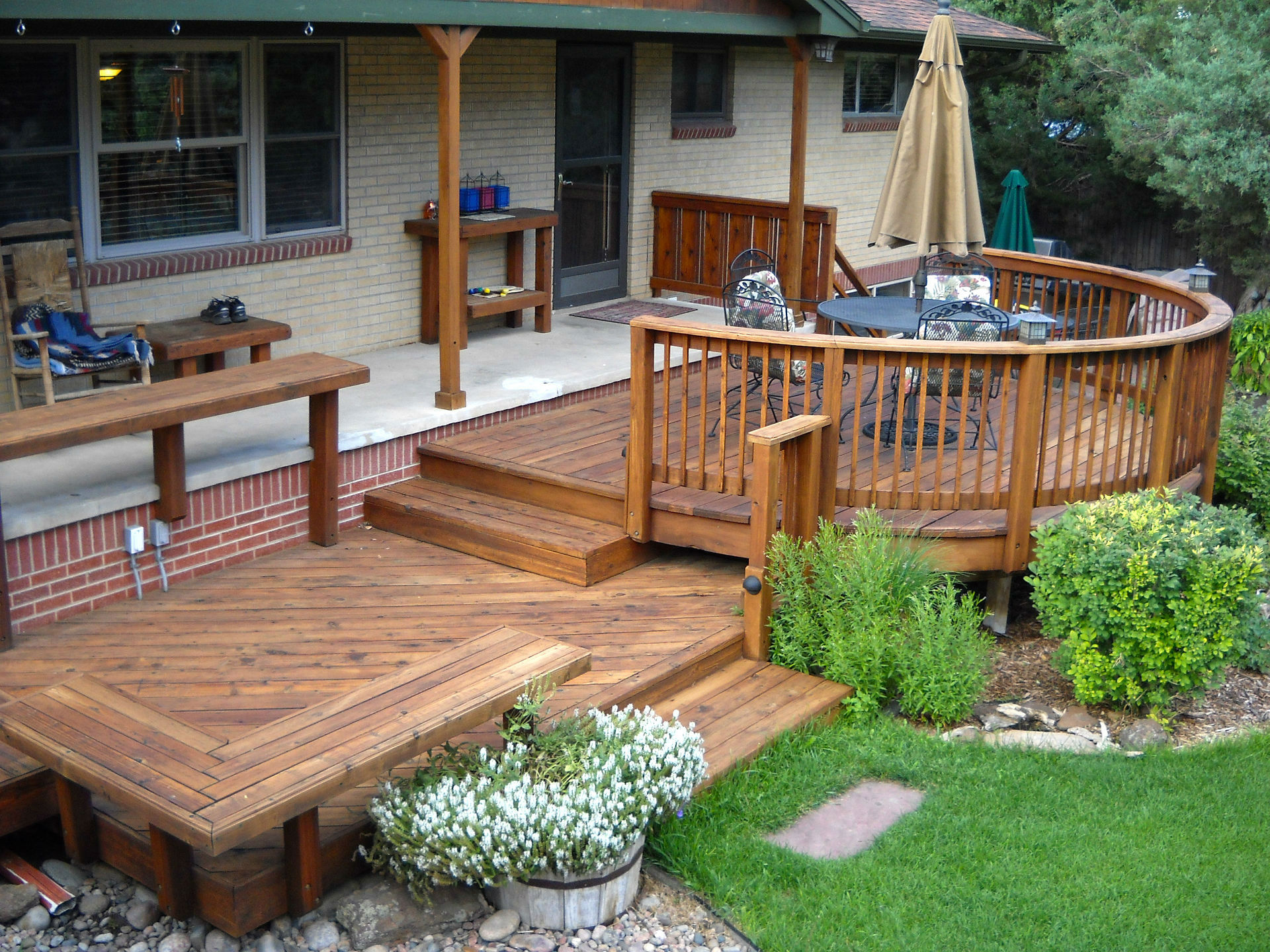 Small Front Door Deck Ideas – Maximize Space & Style (2024 Guide)