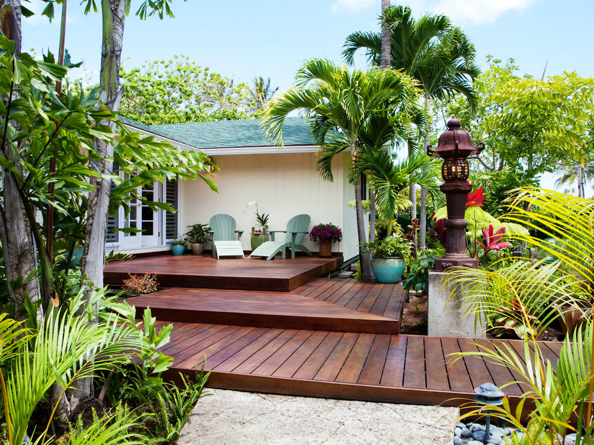 Small Front Door Deck Ideas – Maximize Space & Style (2025 Guide)