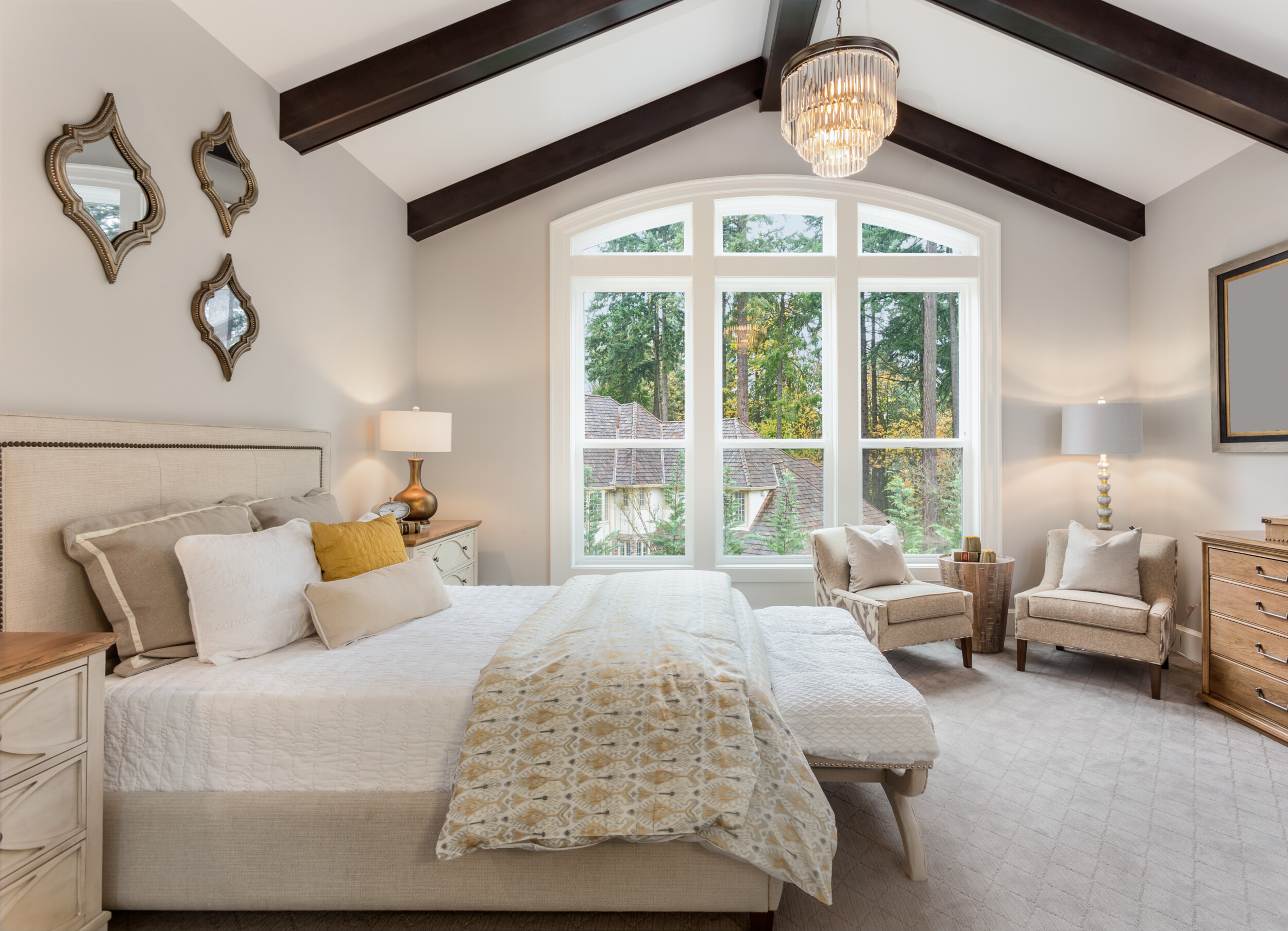 The Ultimate Guide to Vaulted Ceilings with Beams – Styles & Tips