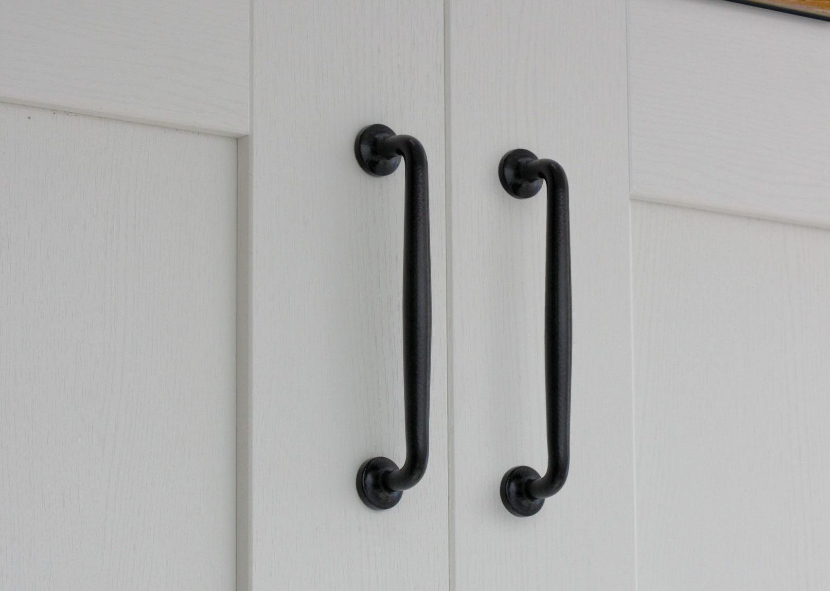 Top 10 Black Kitchen Cabinet Handles – Modern & Sleek Designs