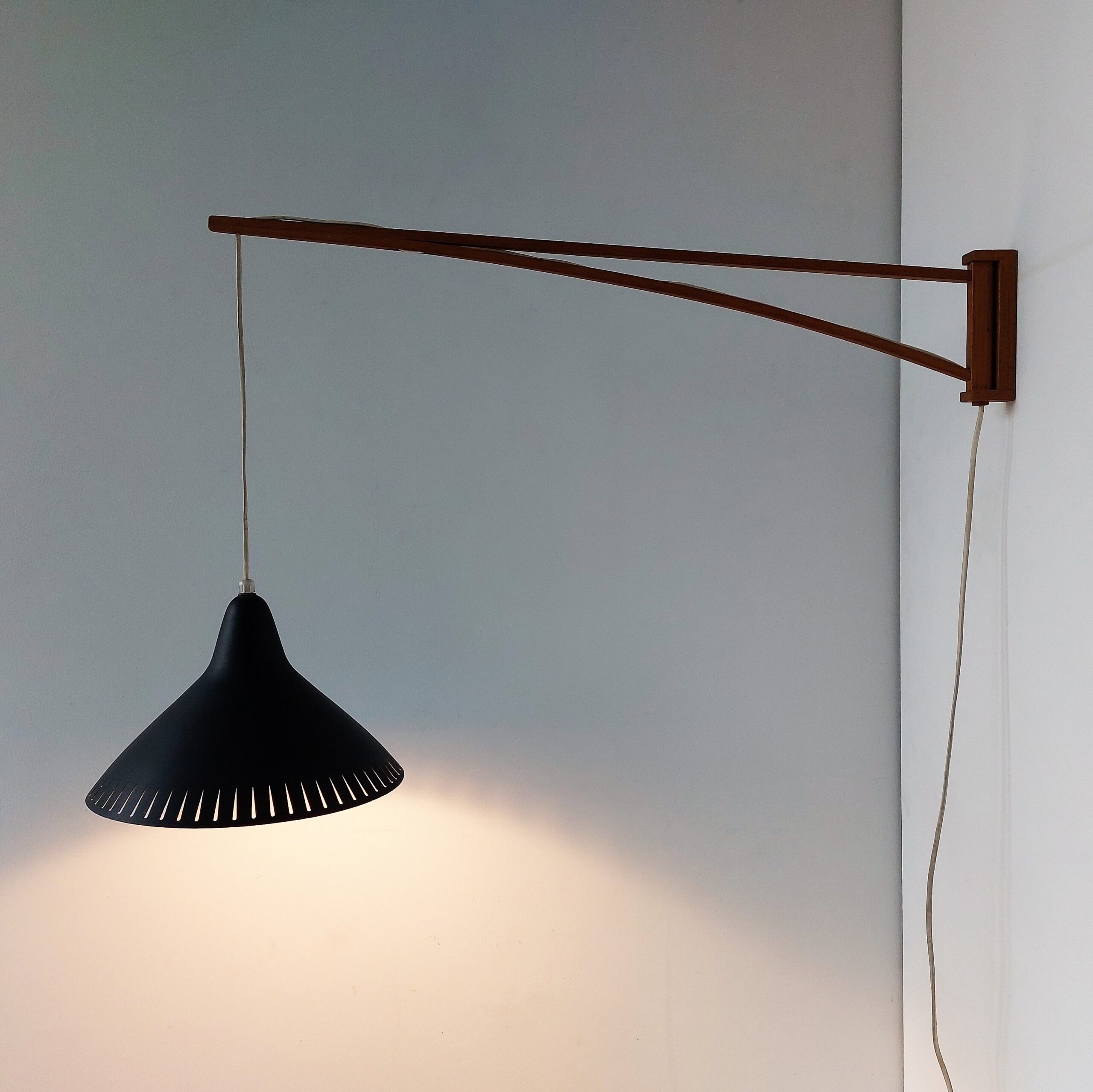 Top-Rated Swing Arm Lamp Fixtures – Durable & Adjustable Lighting
