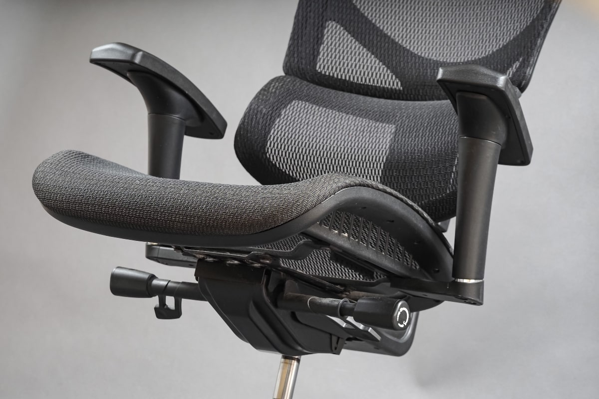 10 Office Chair Support Tips For A Healthier Workspace | Arteil within Expert Tips for Choosing an Office Chair That Supports Your Spine