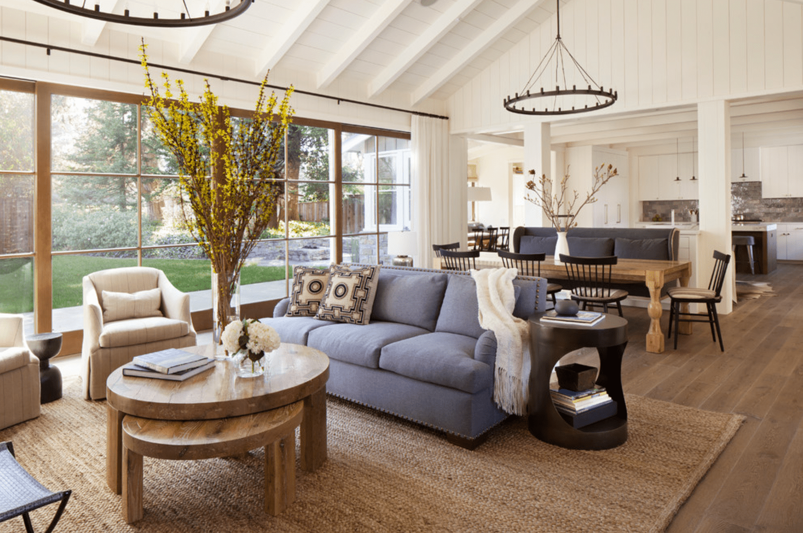 14 Farmhouse-Style Living Room Tips with
