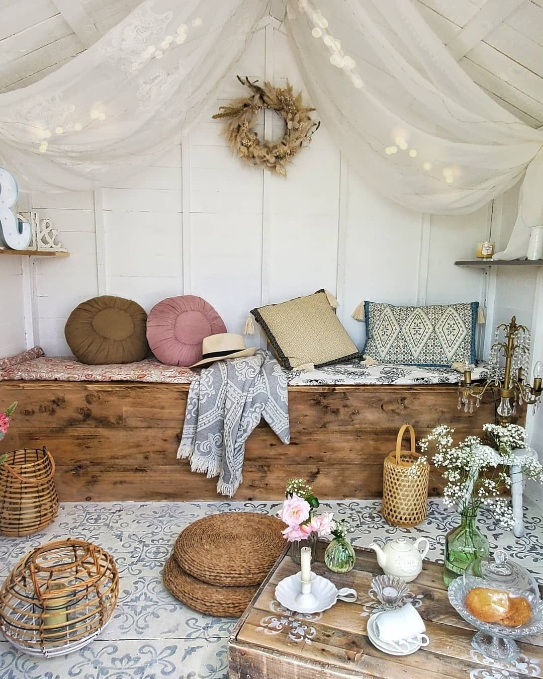 16 She Shed Design Tips For Styling Your Backyard Shed inside