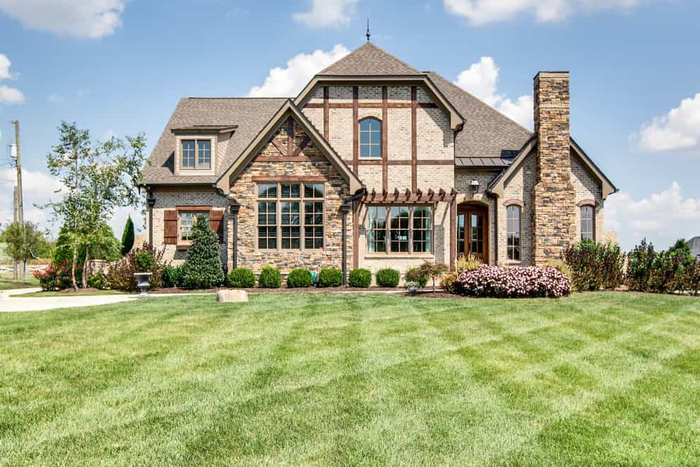 17 Gorgeous Traditional Home Exterior Designs You Will Find Inspiration In in Outside Home Design Ideas