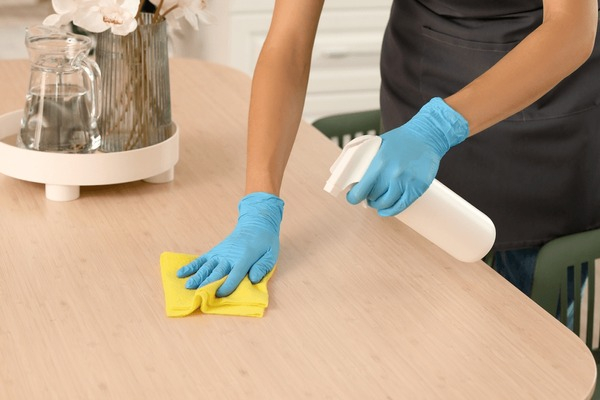 Effortless Dining Table Cleaning for a Pristine Home