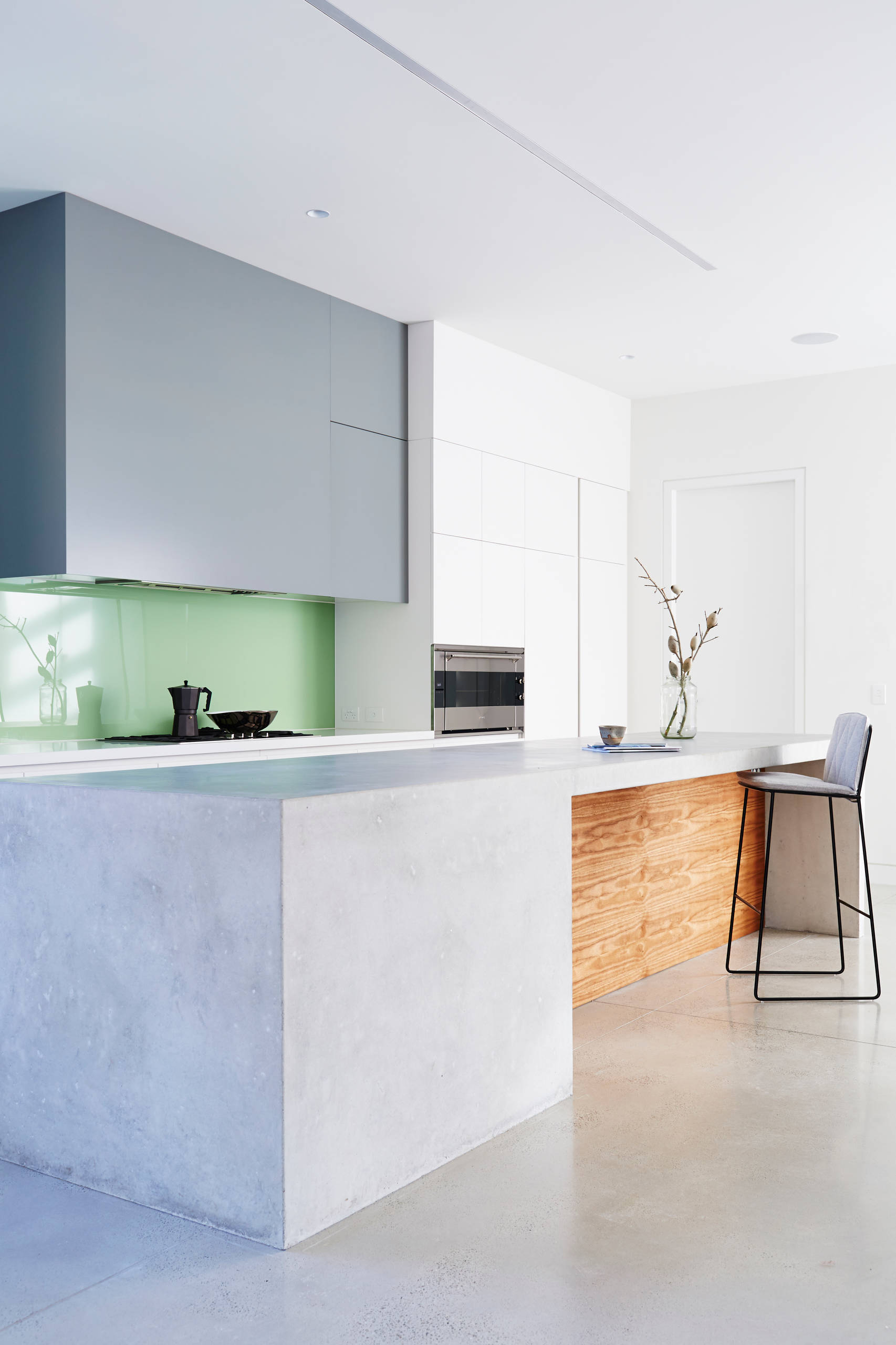 28+ Minimalist Kitchen Backsplash Ideas ( Elegant &amp;Amp; Simple ) with regard to From Minimalist to Bold Modern Backsplashes for Every Kitchen Style