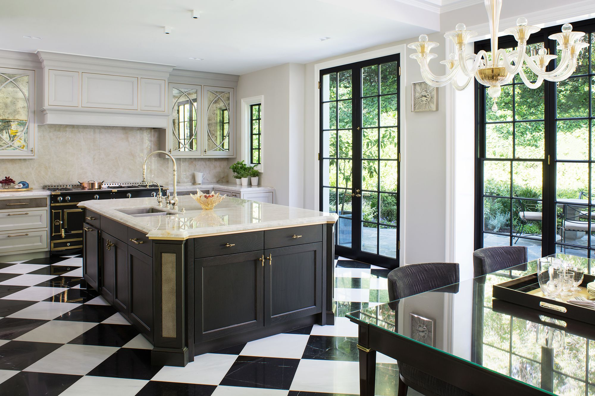 Mastering the Art of Timeless Black and White Kitchen Design