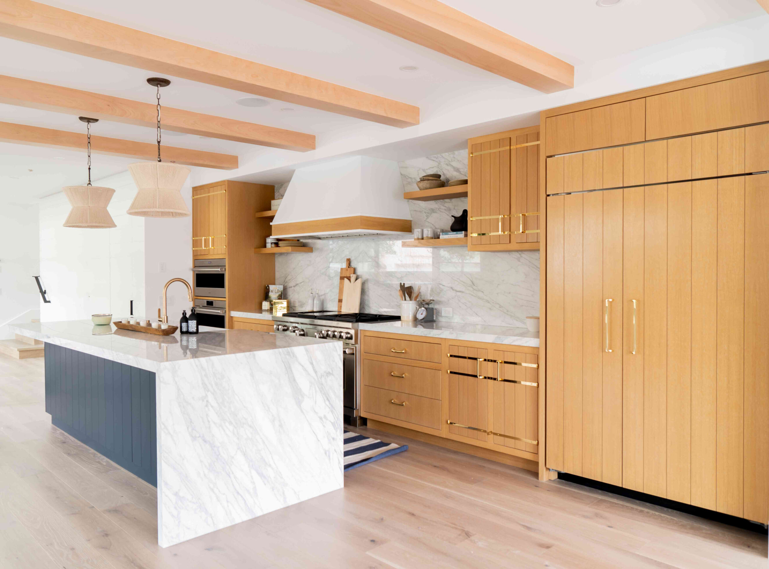Transform Your Kitchen with These Inspiring Modern Island Designs