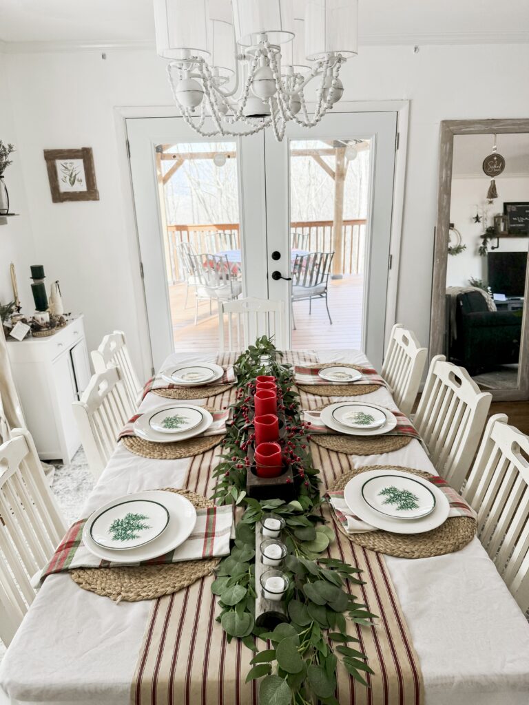 DIY Modern Christmas Tablecloth Ideas – Easy & Creative Holiday Decor Tips