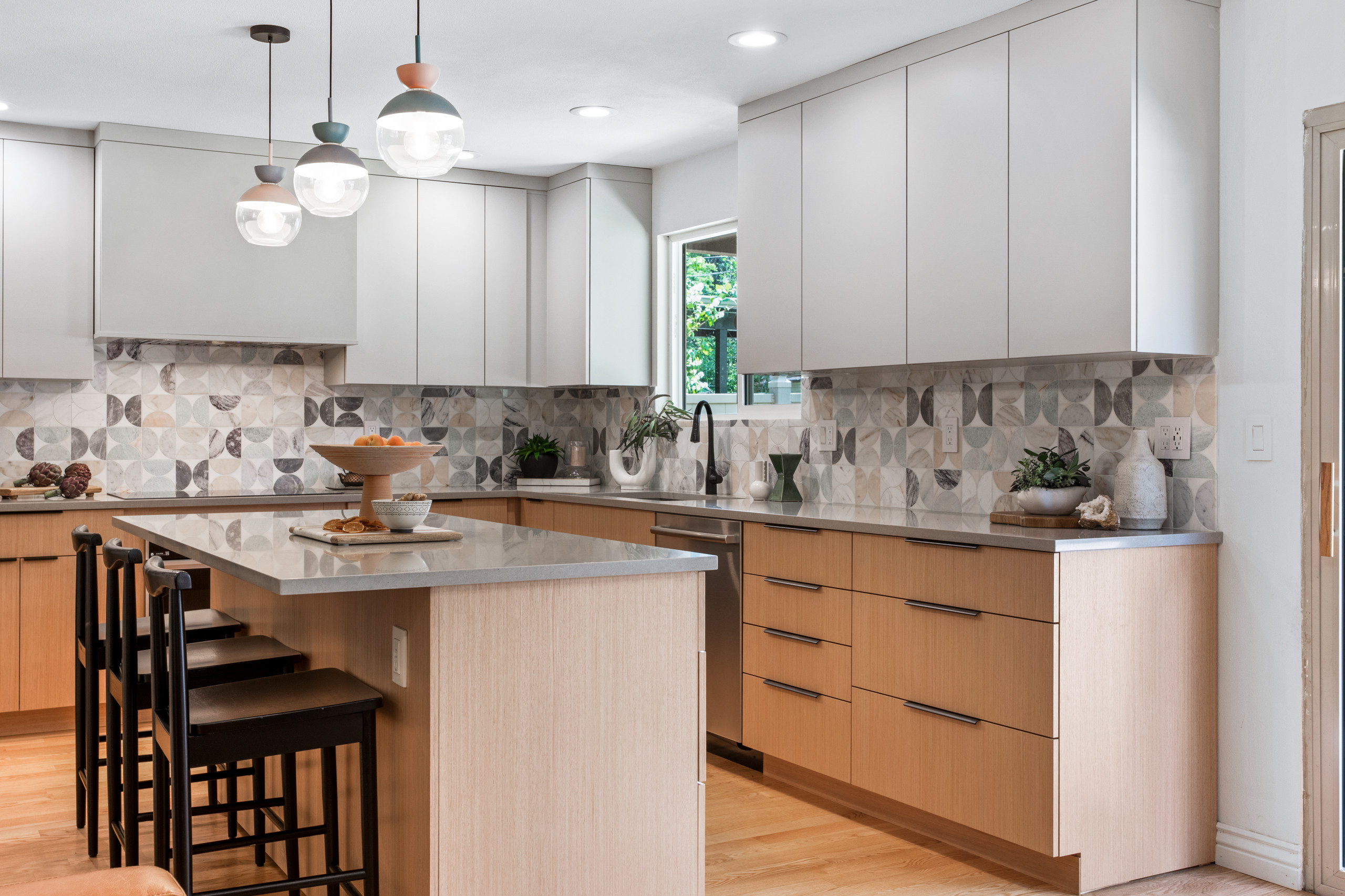 How to Choose the Perfect Modern Doors for Your Kitchen Renovation