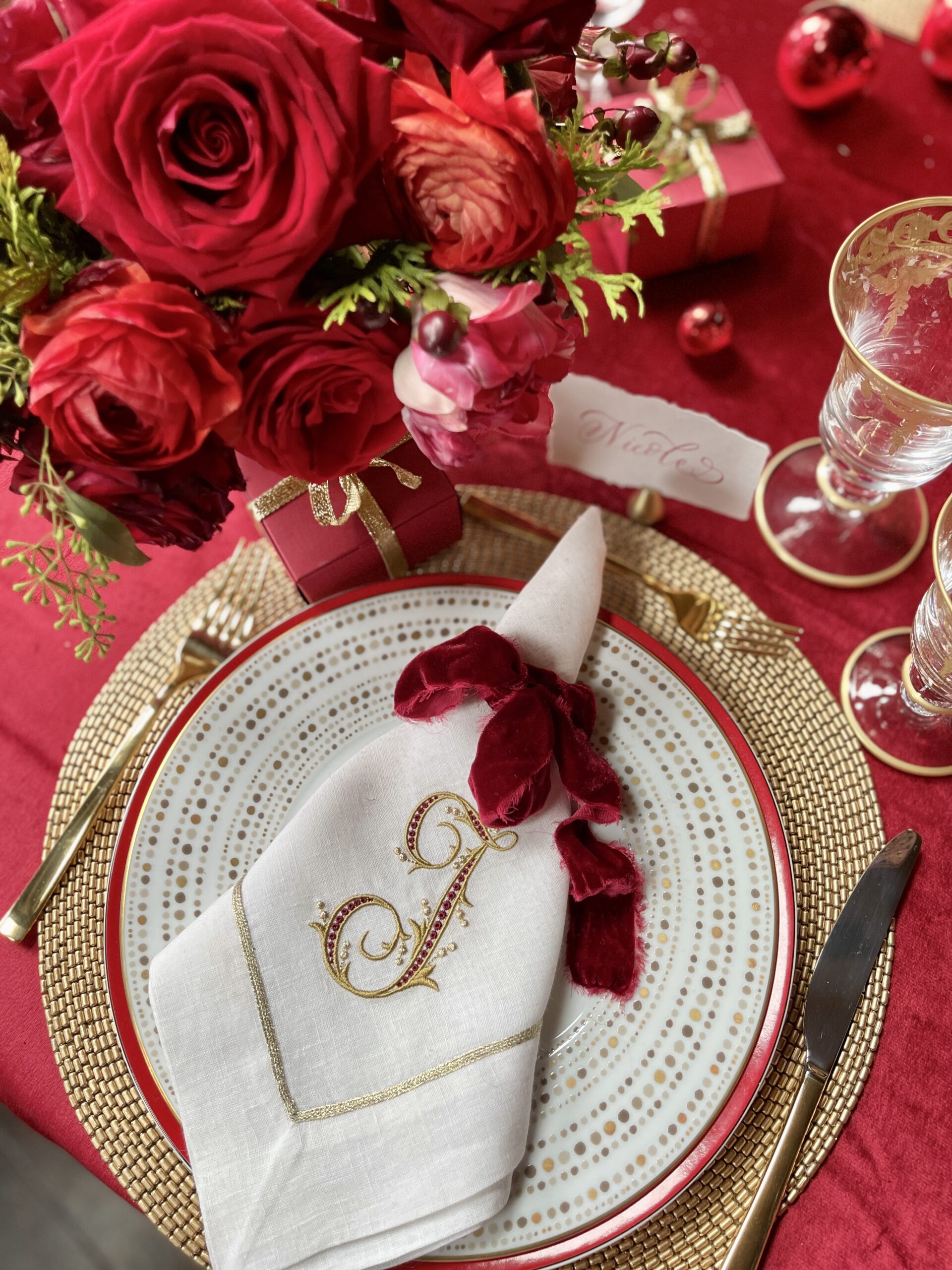 Where to Buy the Perfect Modern Christmas Tablecloth – Top Picks & Reviews