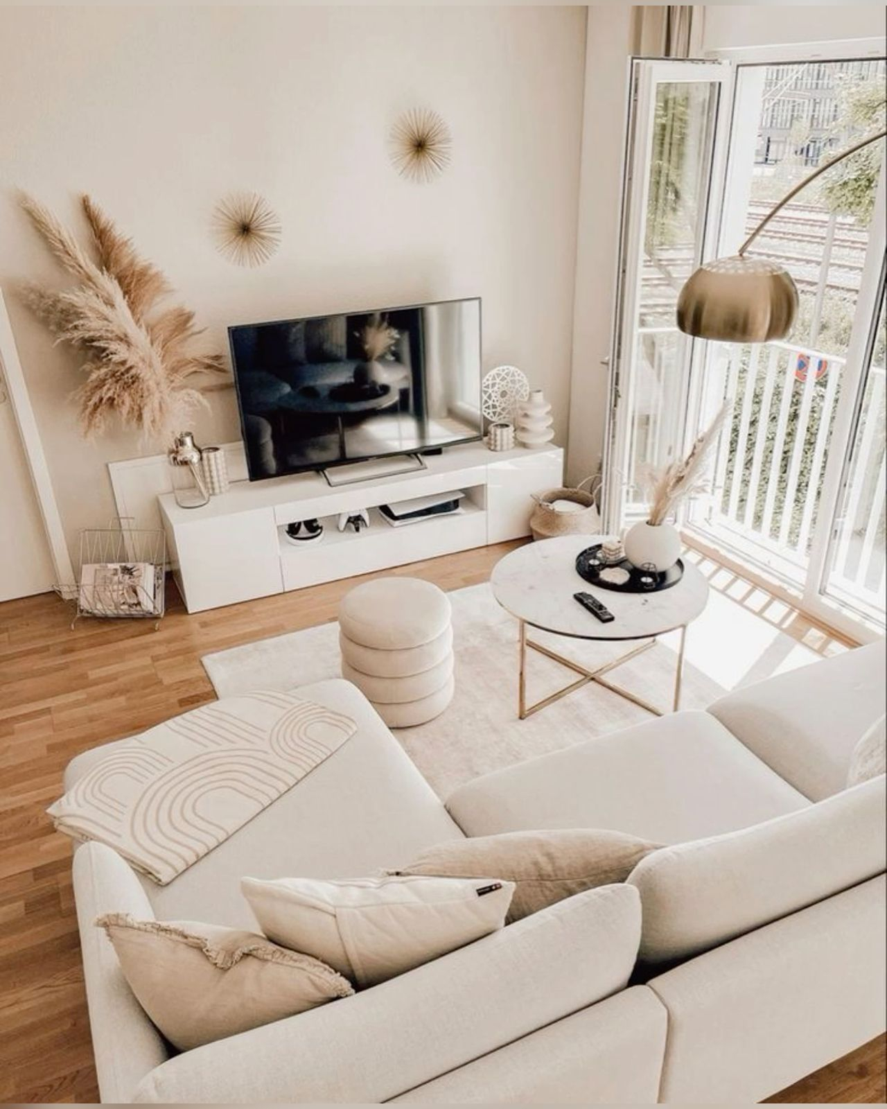 Creating a Cozy and Stylish Living Room Aesthetically