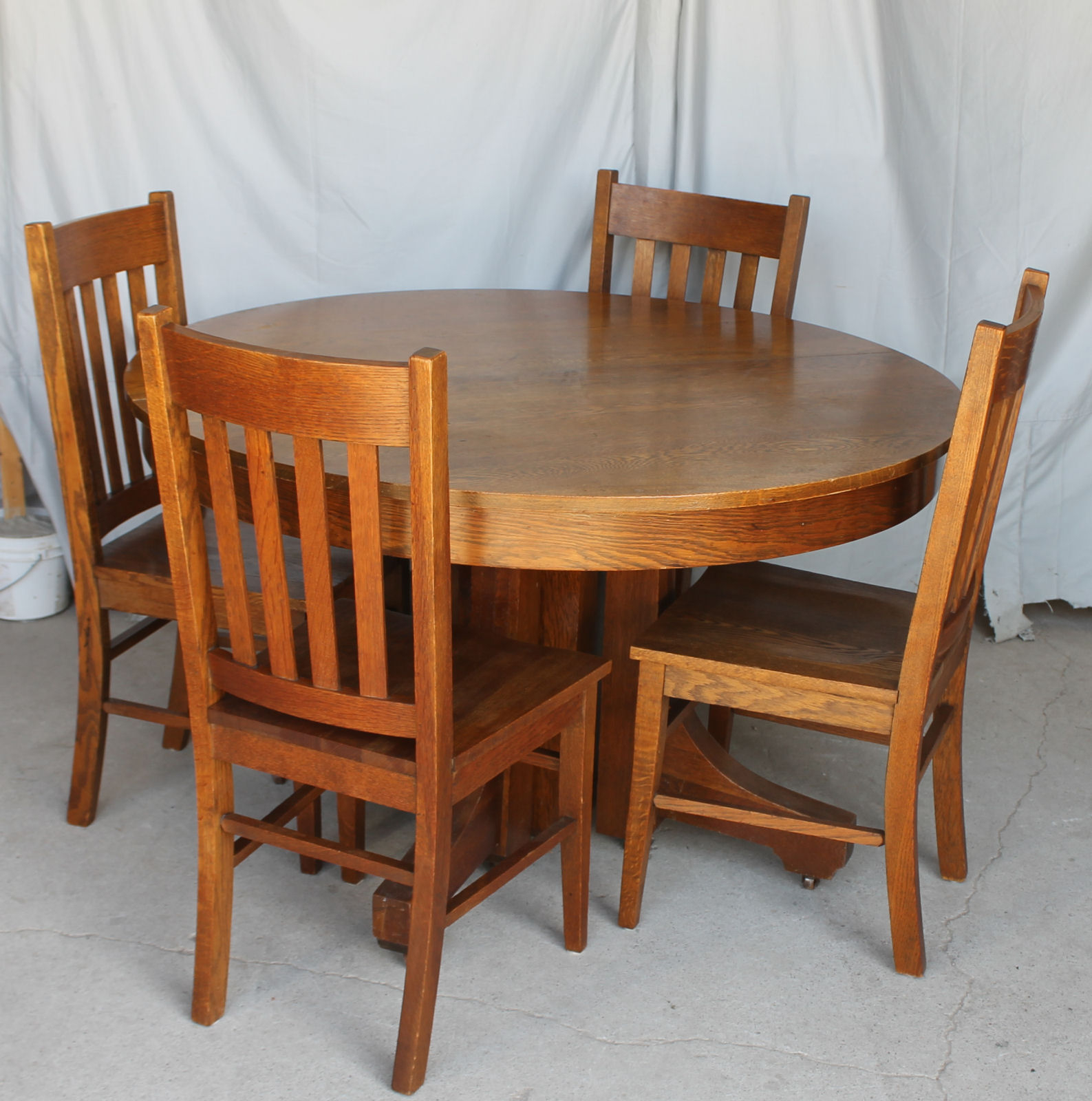 A Deep Dive into the Craftsmanship of Oak Dining Tables with Leaves