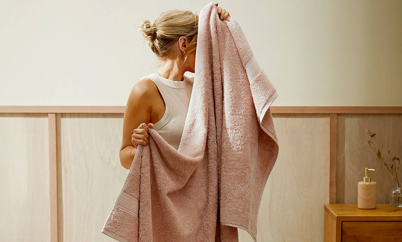 Choosing Your Towels: The Ultimate Guide pertaining to Choosing the Right Towels for Your Bathroom's Aesthetic