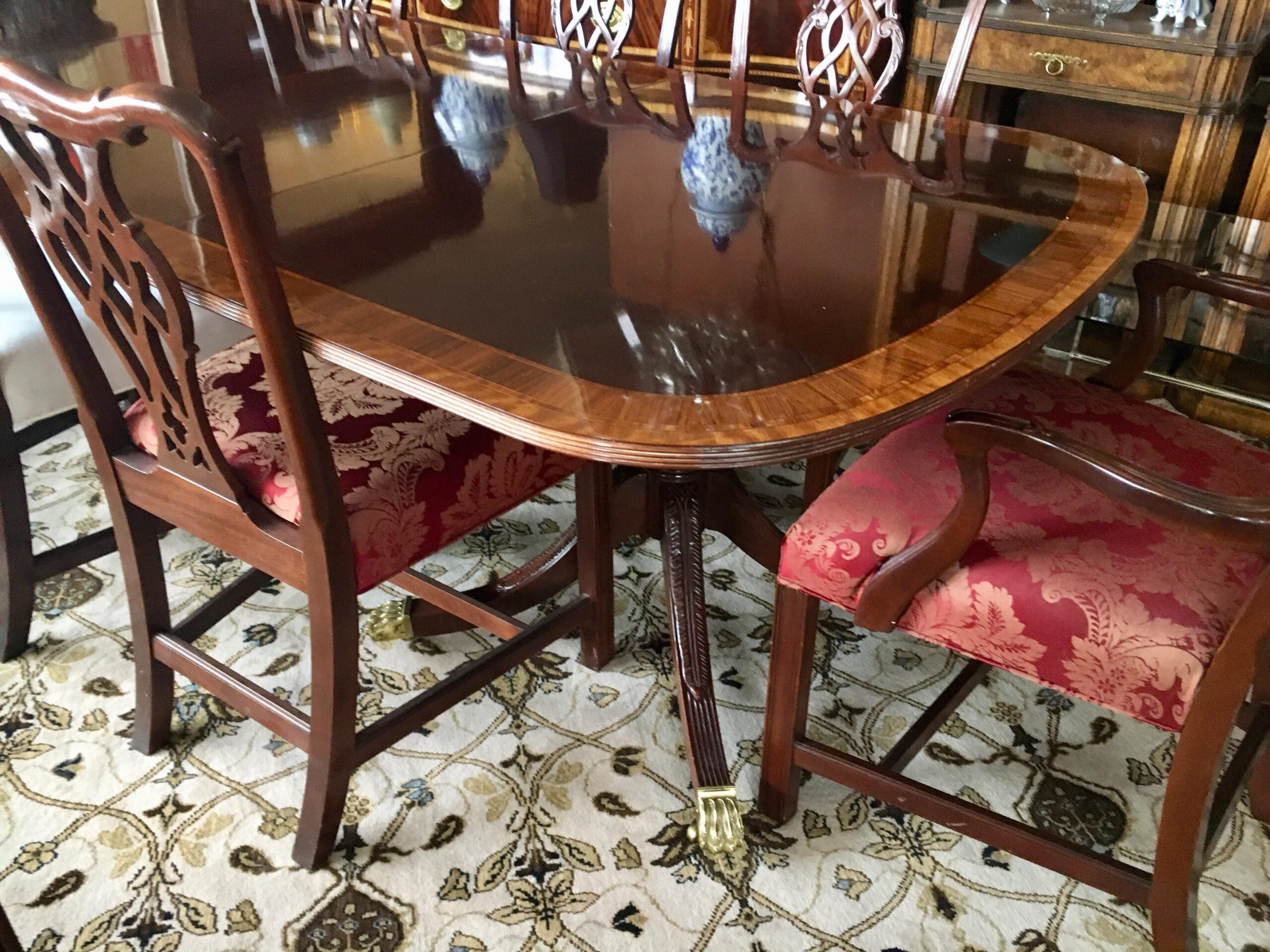 Choosing the Perfect Inlaid Dining Room Table for Your Space