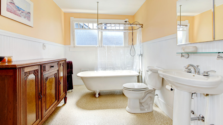 From Ornate to Understated Crafting Your Dream Victorian Bathroom
