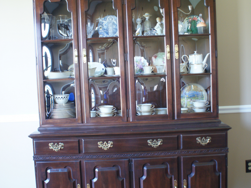 Ethan Allen Georgian Court Dining Room Table, Hutch, Chairs... pertaining to
