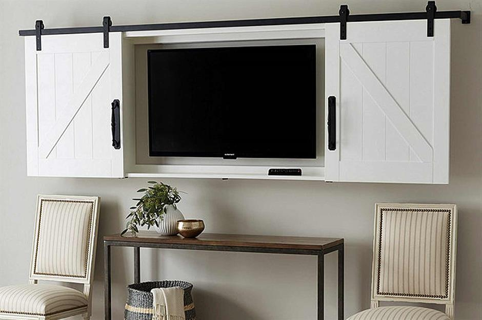 Smart Ways to Integrate Your Television Seamlessly into Your Living Room Decor