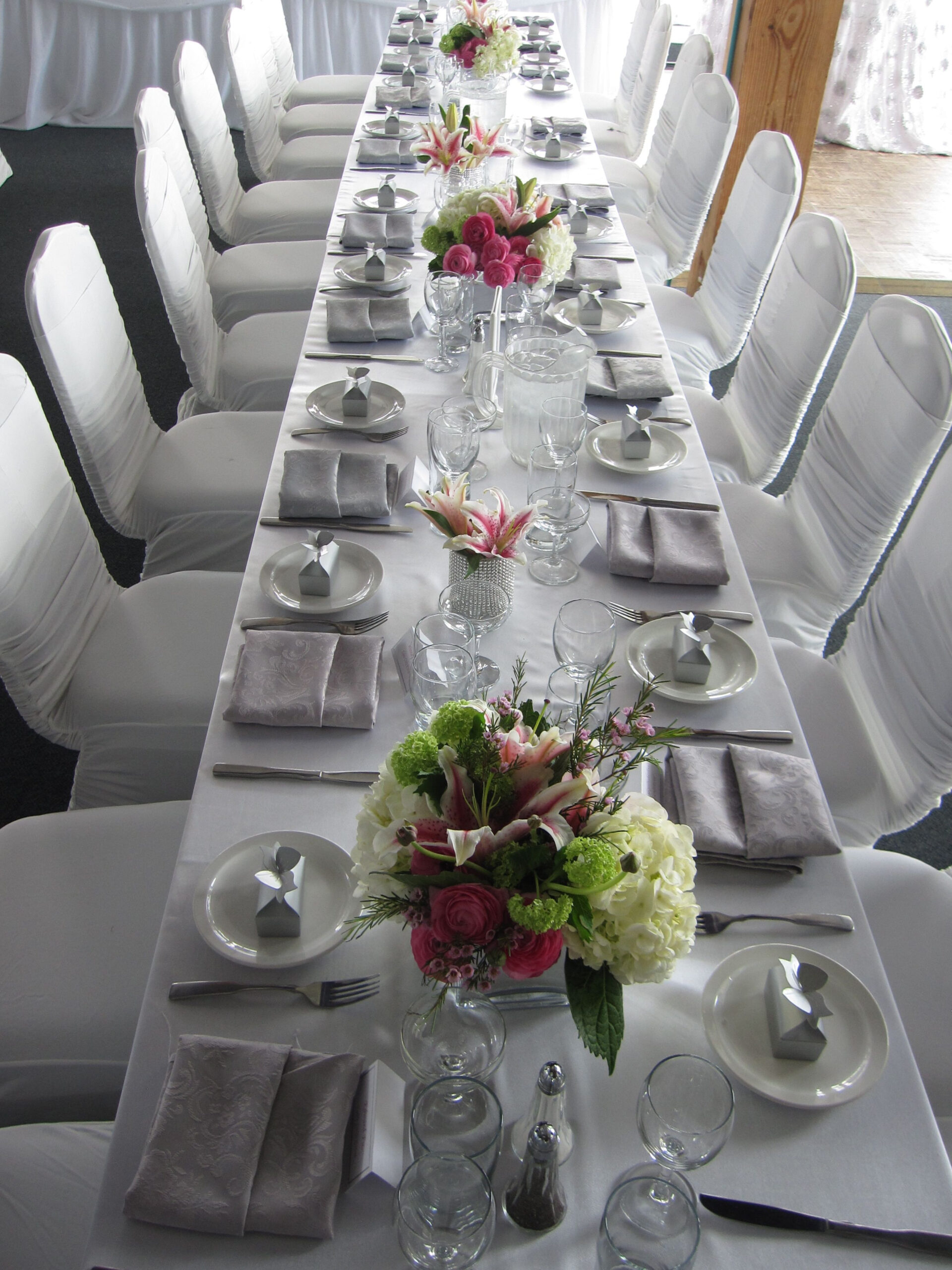 Guest Table | Table Settings, Table, Decor in The Art of Seating How to Arrange Guests Around an Oval Table