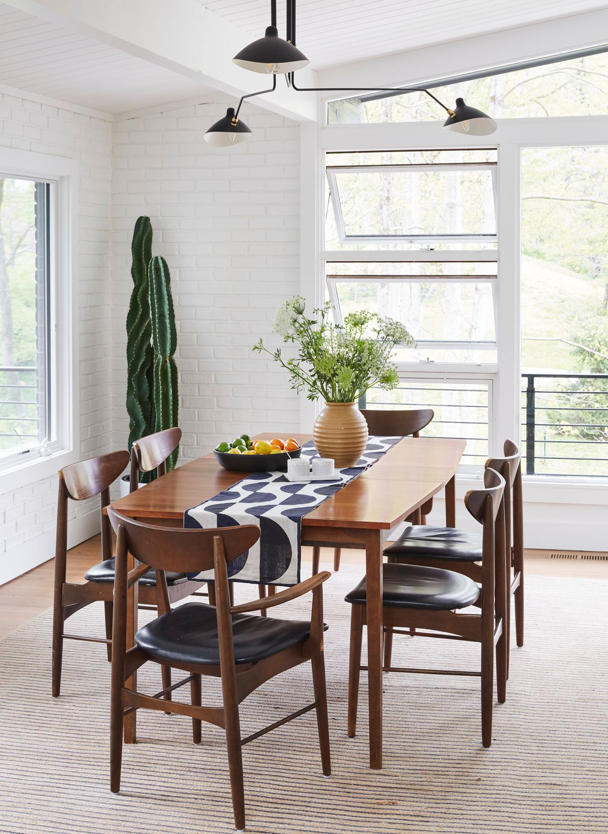 From Everyday to Extraordinary Modern Dining Table Decor Secrets