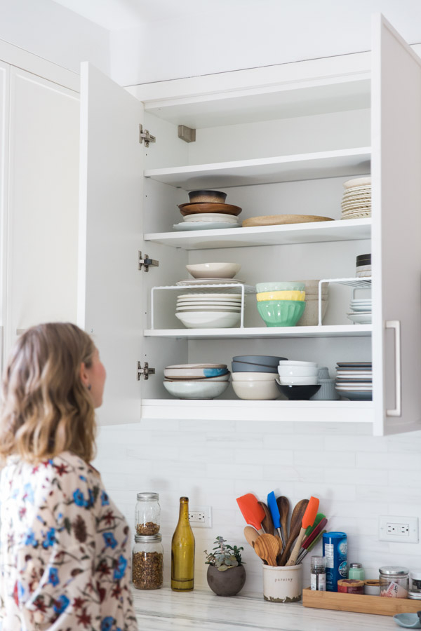 How To Organize Kitchen Cabinets: Expert Tips For A Tidy Kitchen in Expert Tips for Organizing Your Kitchen Cabinets Effectively