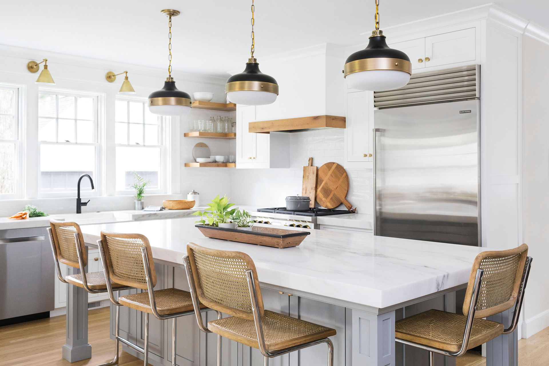 How To Use Kitchen Pendants For A Beautifully Lit Space in The Designer's Touch Selecting Modern Pendant Lights for a Cohesive Island Look